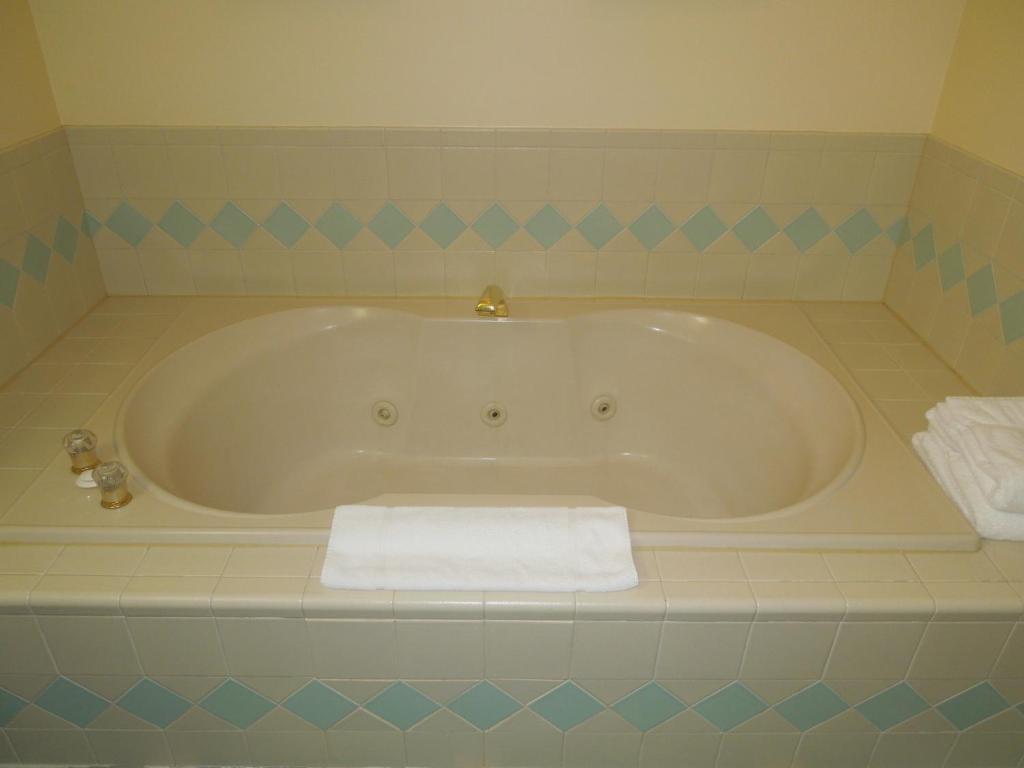 Bridges Guest Quarters Hotel Abbottstown Room photo